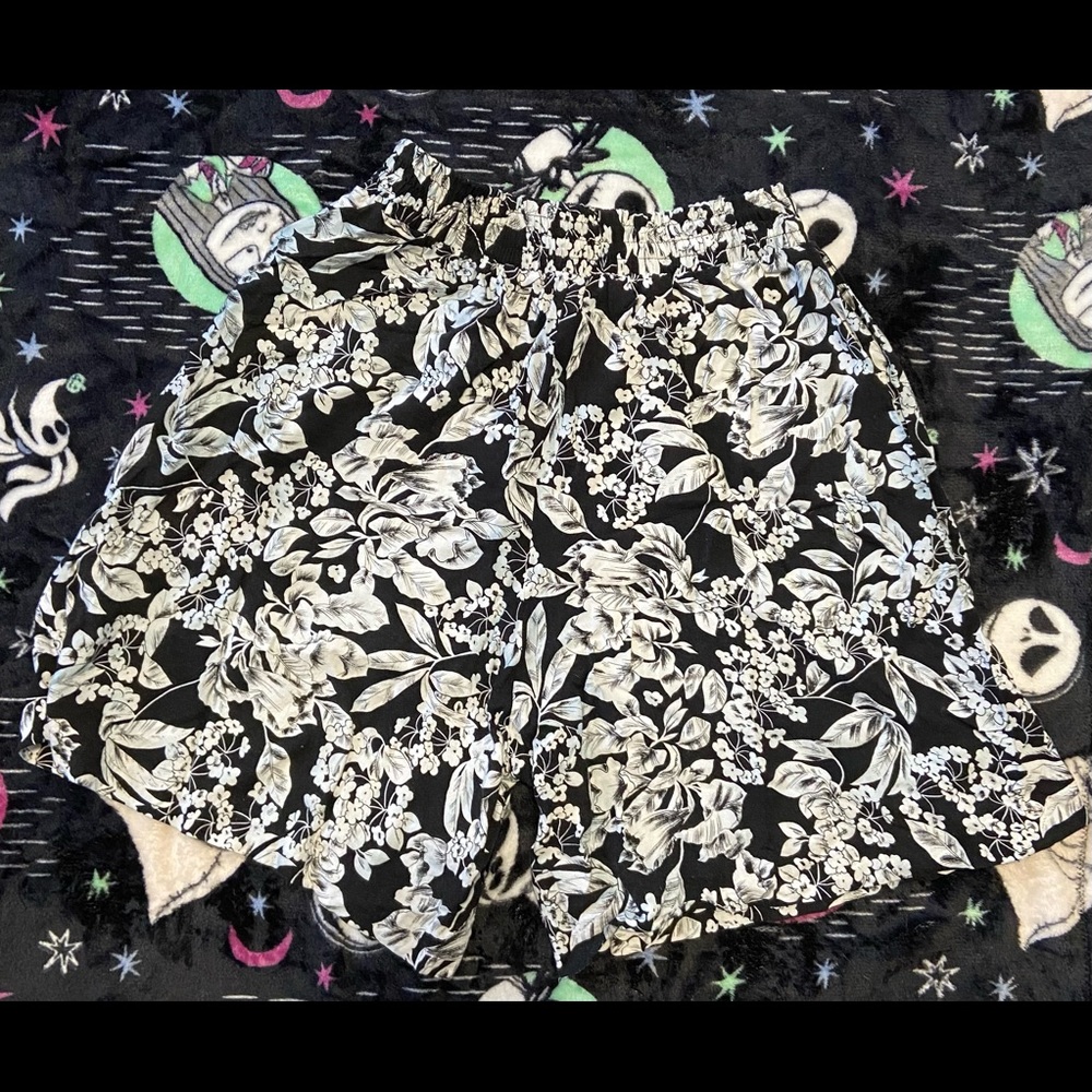 SOPHISTICATES floral shorts